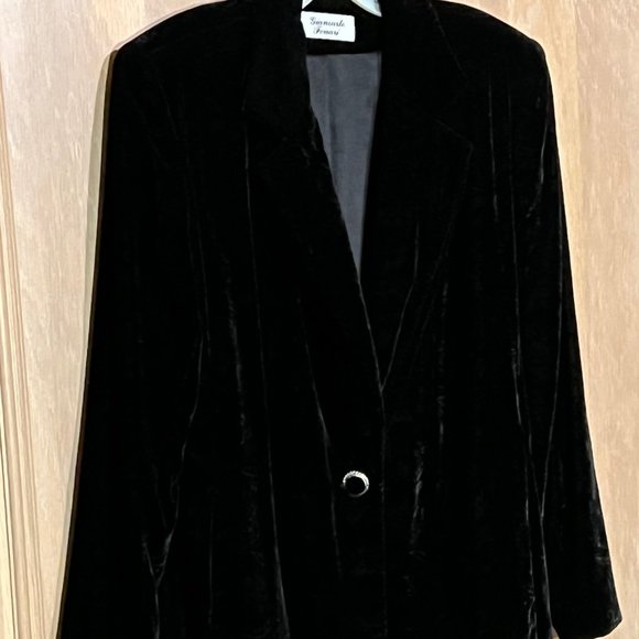 Beautifiul Crushed Velvet Jacket - Picture 1 of 6